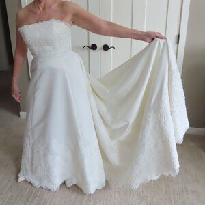 NWT Sample Ivory White Wedding Satin Gown featuring Beaded Lacework NEVER WORN!